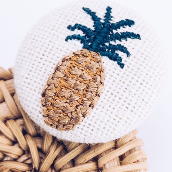 X S O L D X  Pineapple Rattan Straw Dangle - Picture 3 of 5